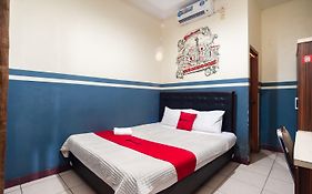 RedDoorz Plus near Universitas Indonesia