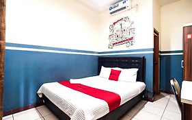 RedDoorz Plus near Universitas Indonesia